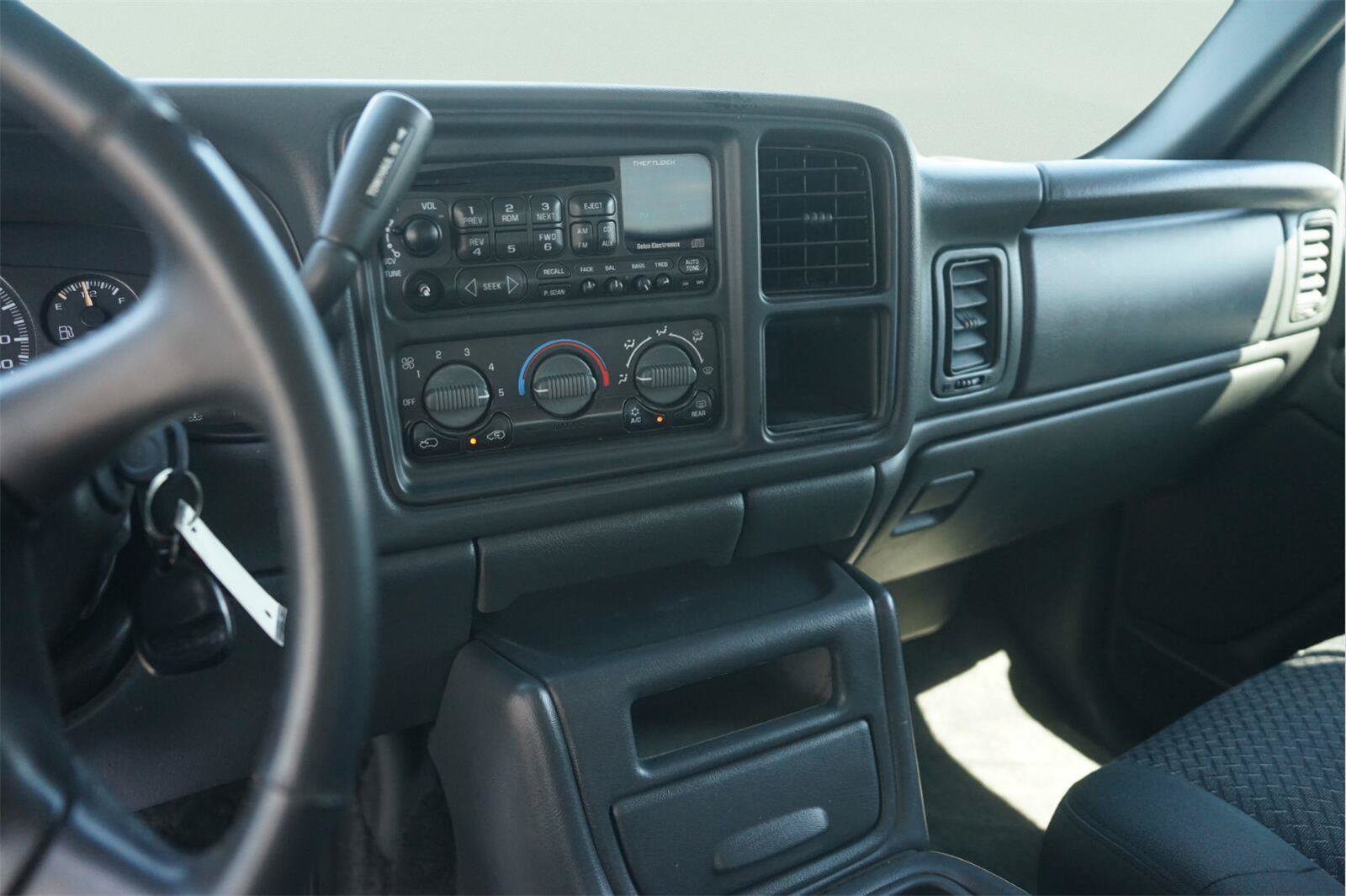 Used 2002 Chevrolet Avalanche 2WD image 26