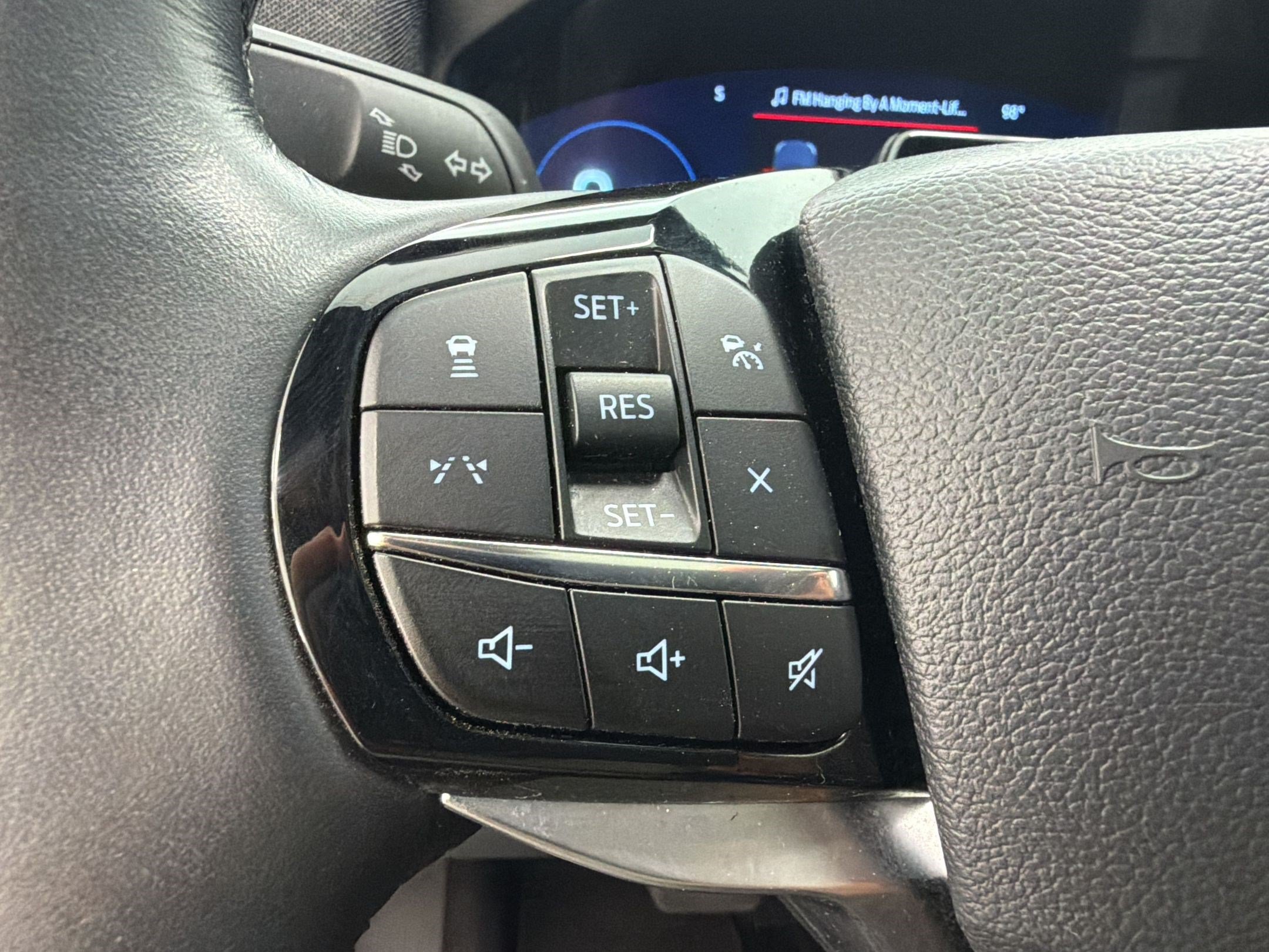 Certified 2025 Ford Explorer Platinum w/ LUX Leather Package AWD/4WD image 17