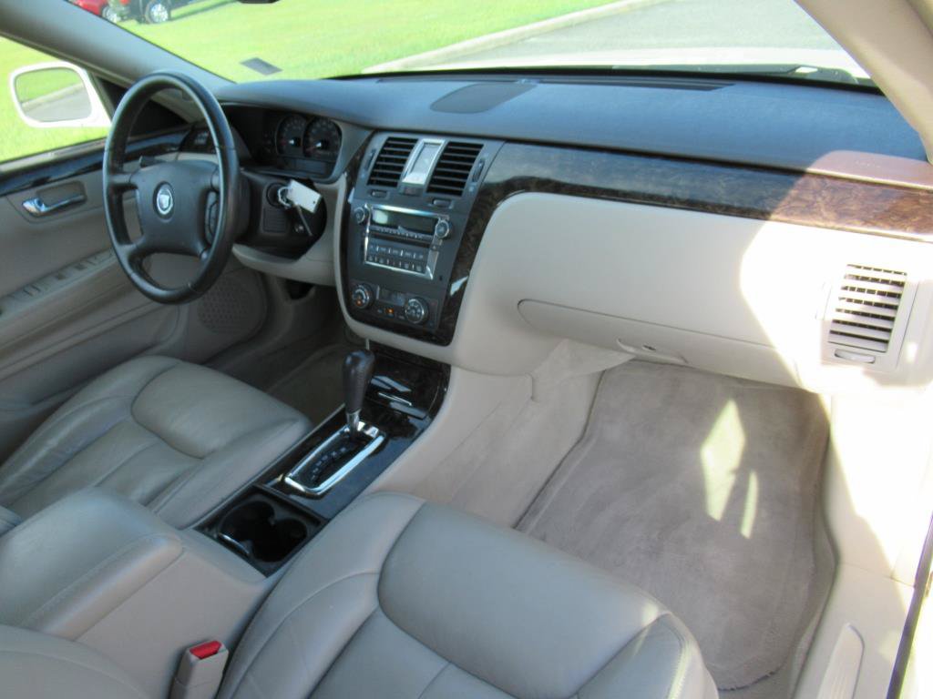 Used 2009 Cadillac DTS FWD image 10