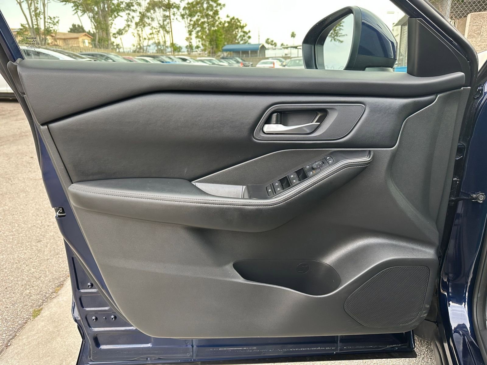 Used 2025 Nissan Rogue SV image 18