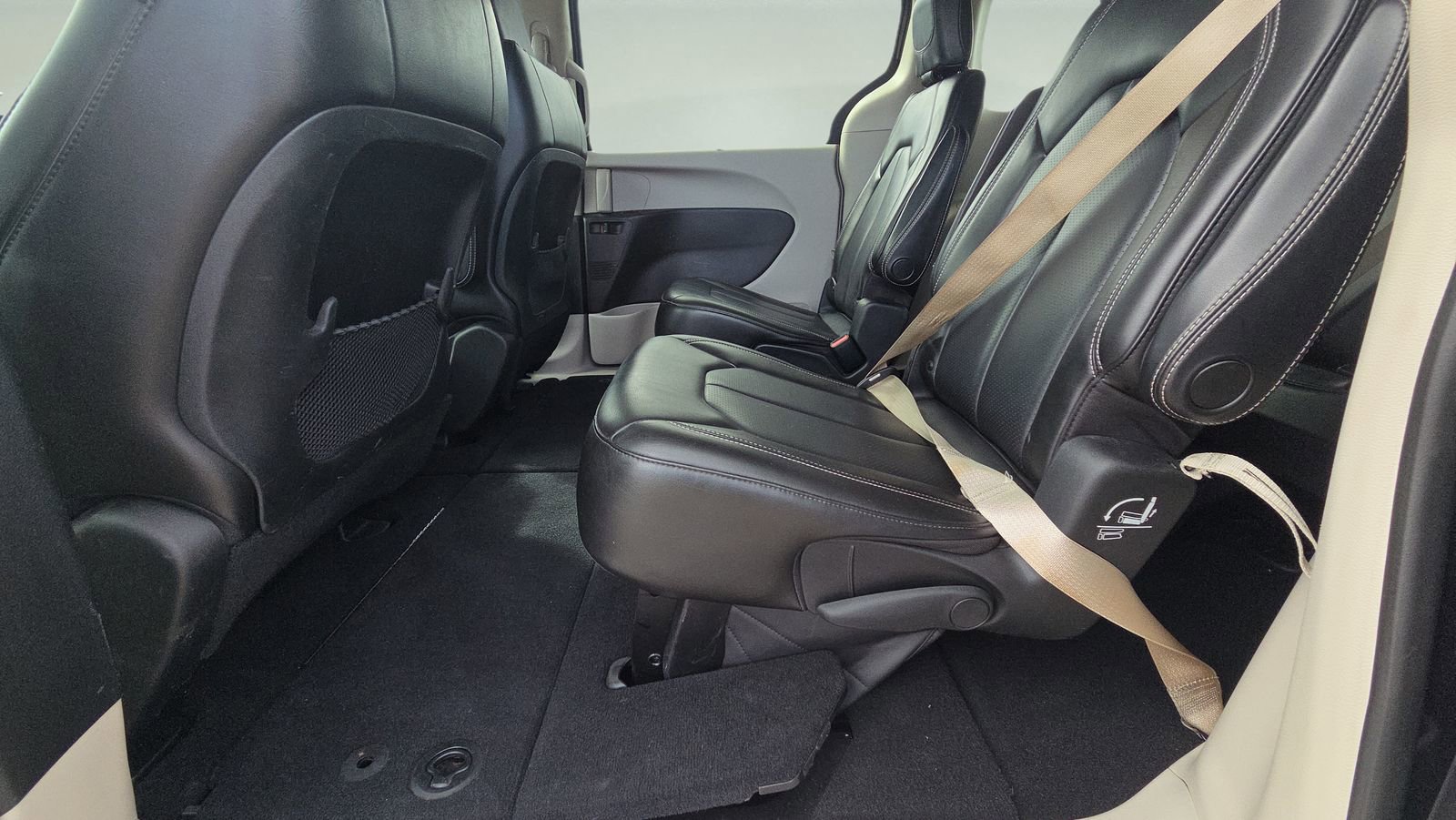 Used 2021 Chrysler Voyager Lxi FWD image 21