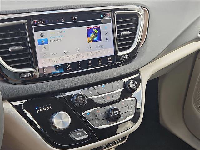 Used 2024 Chrysler Voyager LX image 14