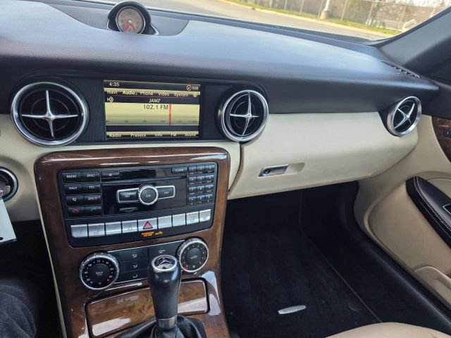 Used 2015 Mercedes-Benz SLK 250 w/ Premium Package image 16