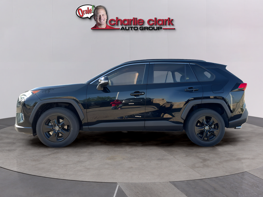 Used 2019 Toyota RAV4 XLE AWD/4WD image 2