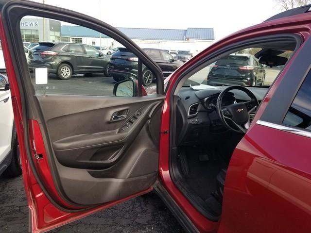 Used 2019 Chevrolet Trax LT w/ LT Convenience Package image 11