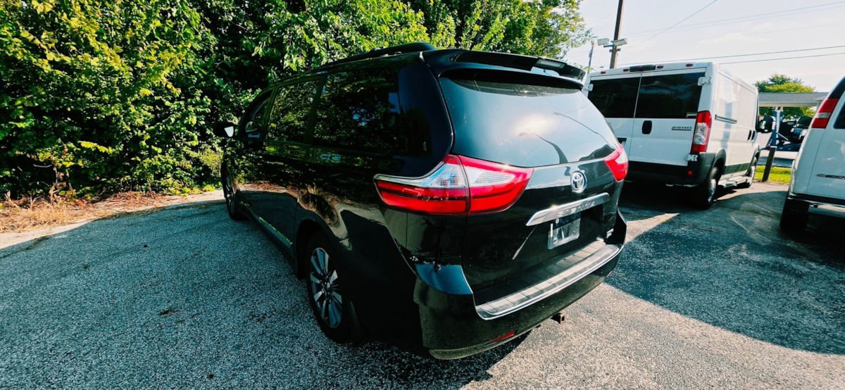Used 2018 Toyota Sienna Limited Premium AWD/4WD image 12