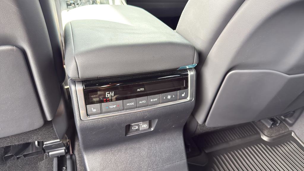 Used 2025 Lexus GX 550 w/ Accessory Package (Z1) image 17