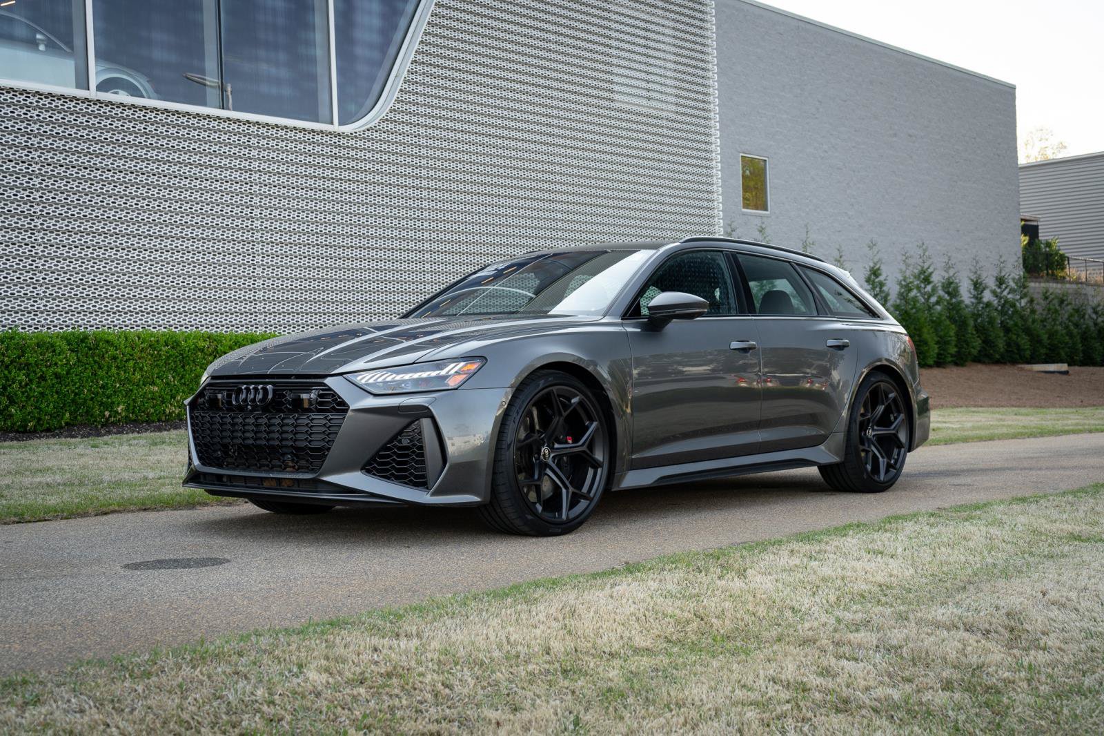 Certified 2024 Audi RS 6 performance AWD/4WD image 6