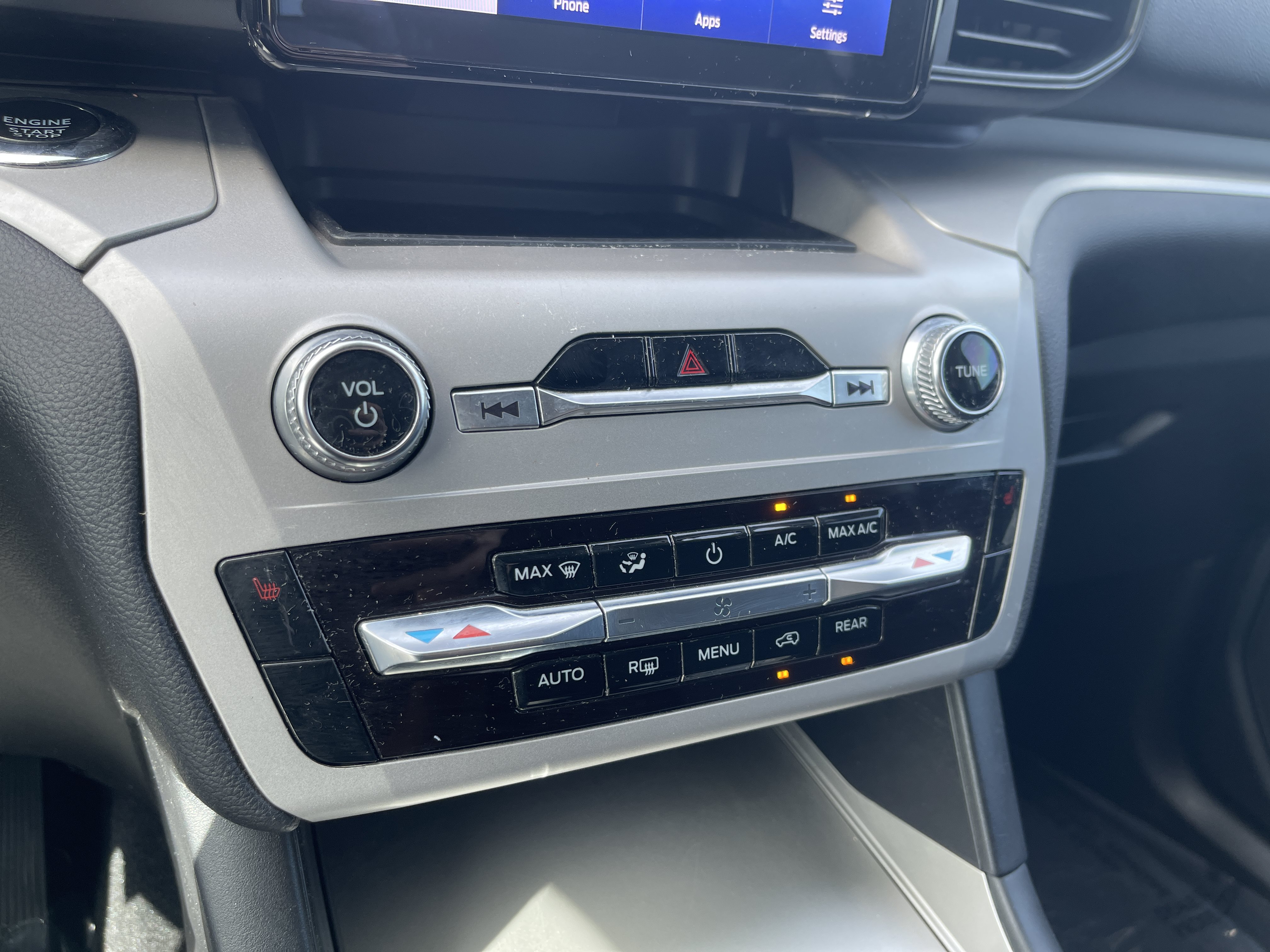 Used 2024 Ford Explorer XLT RWD image 26