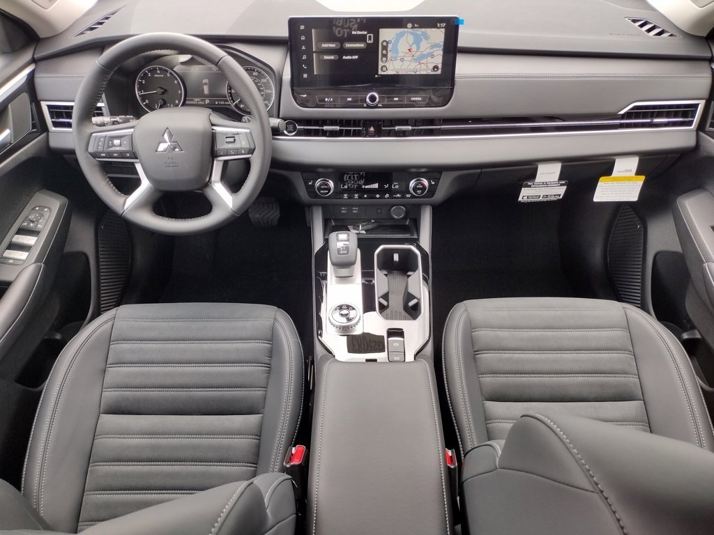 New 2025 Mitsubishi Outlander SE image 7