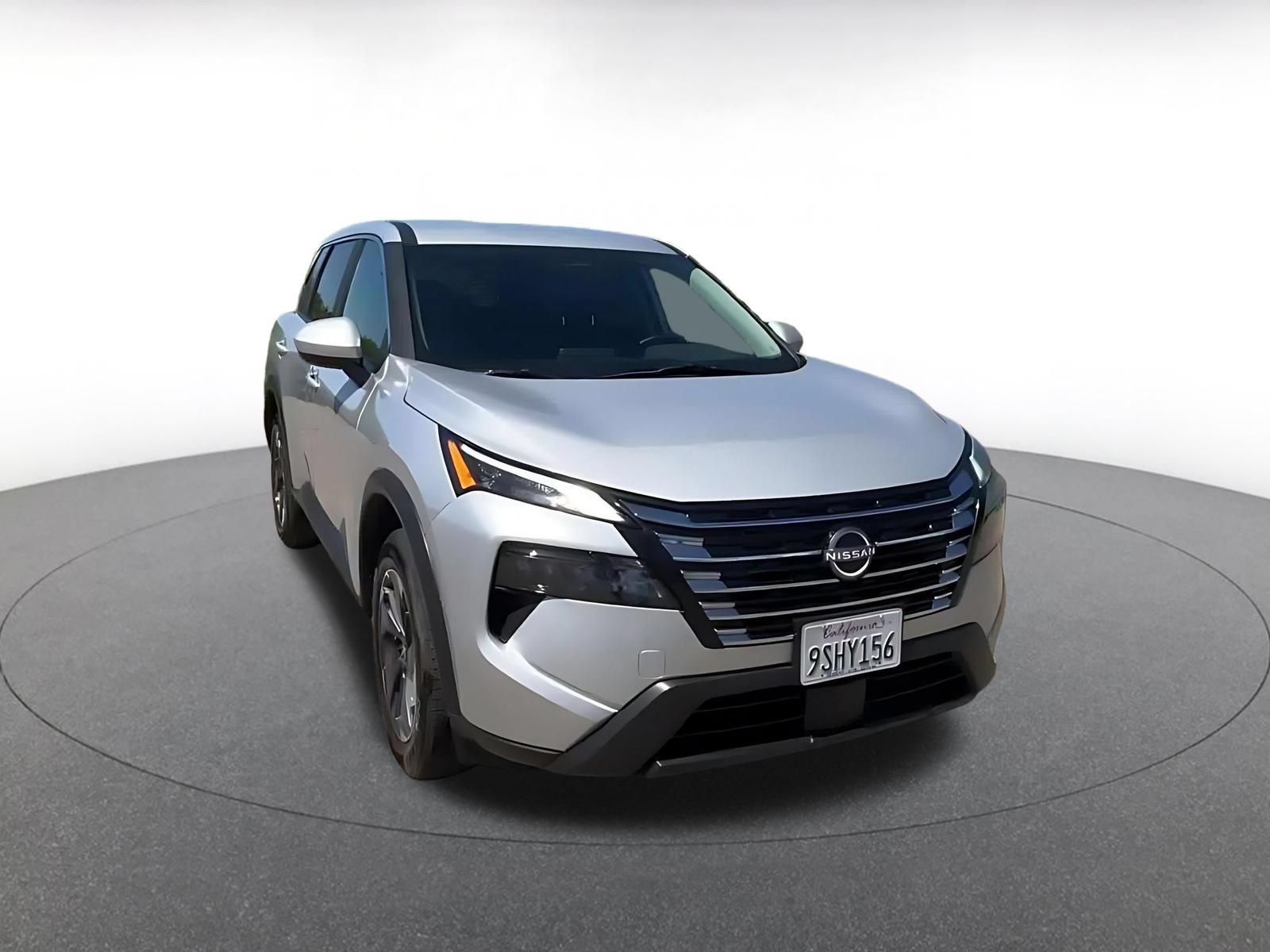Used 2025 Nissan Rogue SV FWD image 3