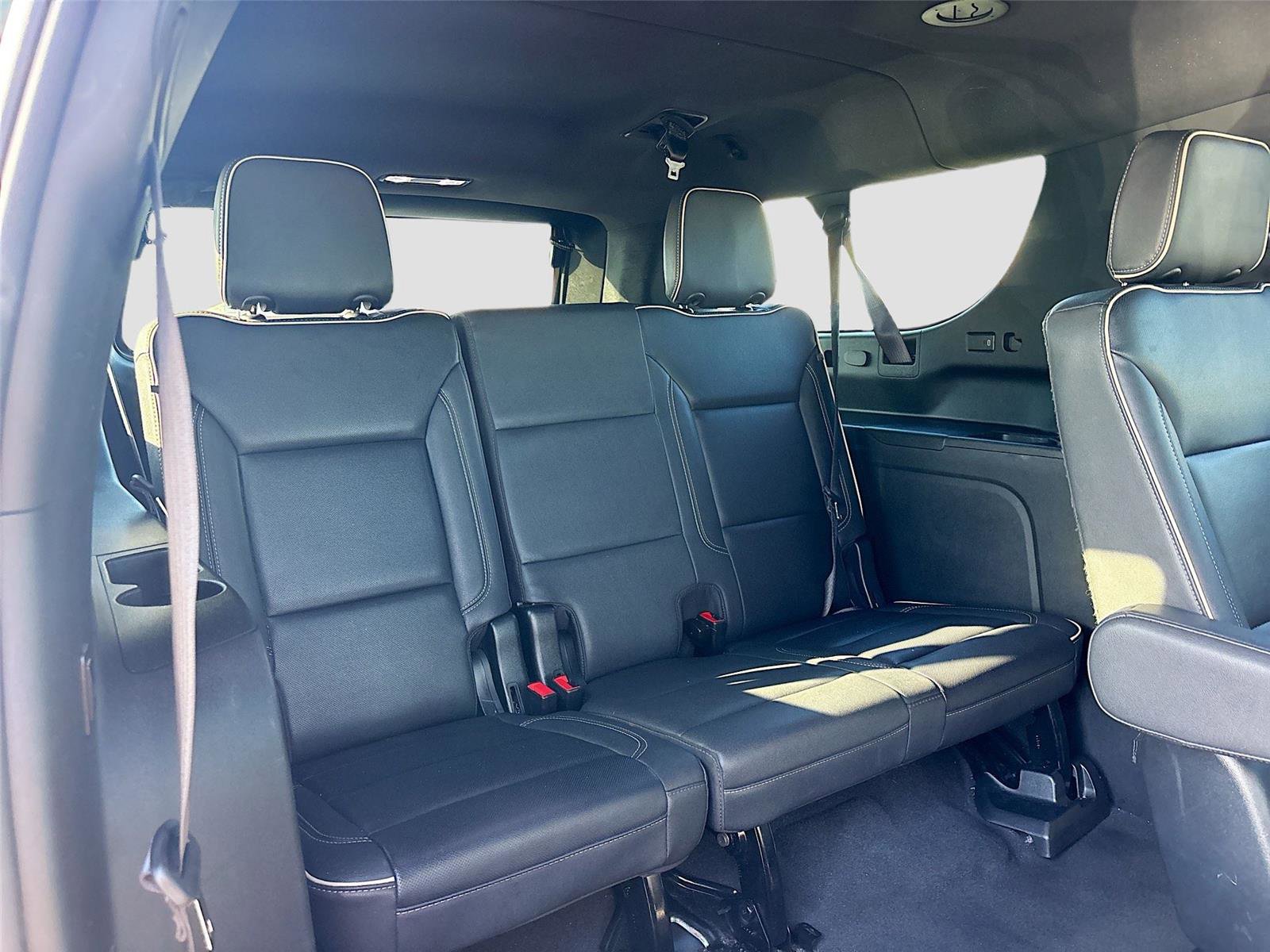 Used 2023 Chevrolet Suburban Premier image 31