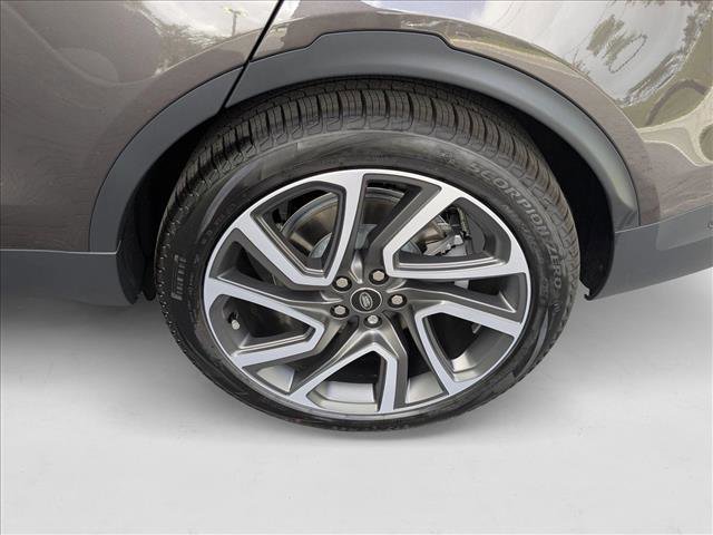 New 2025 Land Rover Discovery S image 10