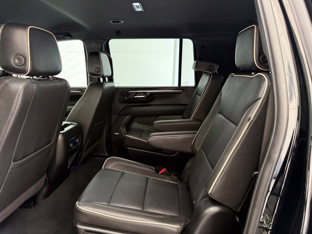 Used 2026 Chevrolet Suburban Premier AWD/4WD image 19