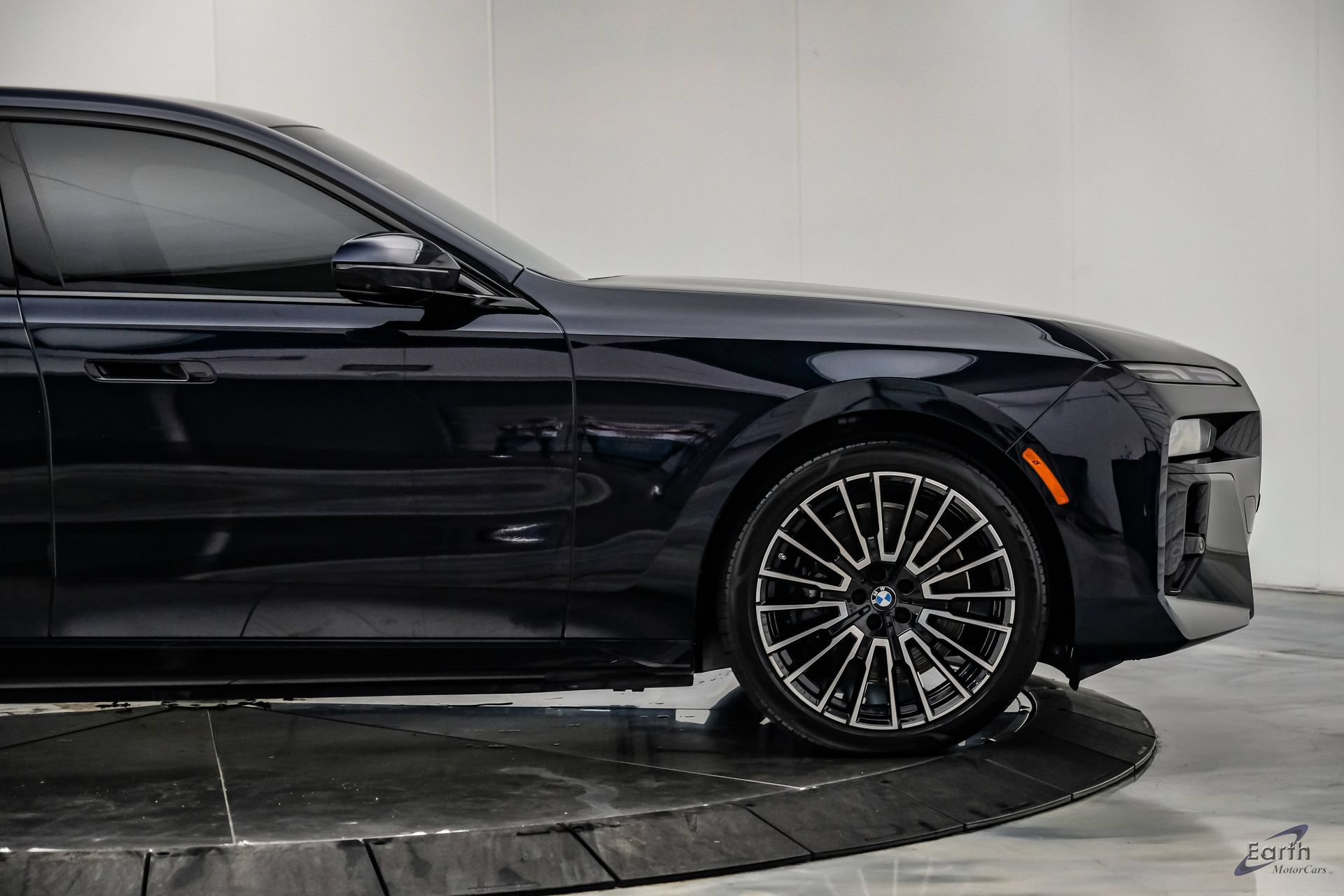 Used 2025 BMW i7 xDrive60 AWD/4WD image 23