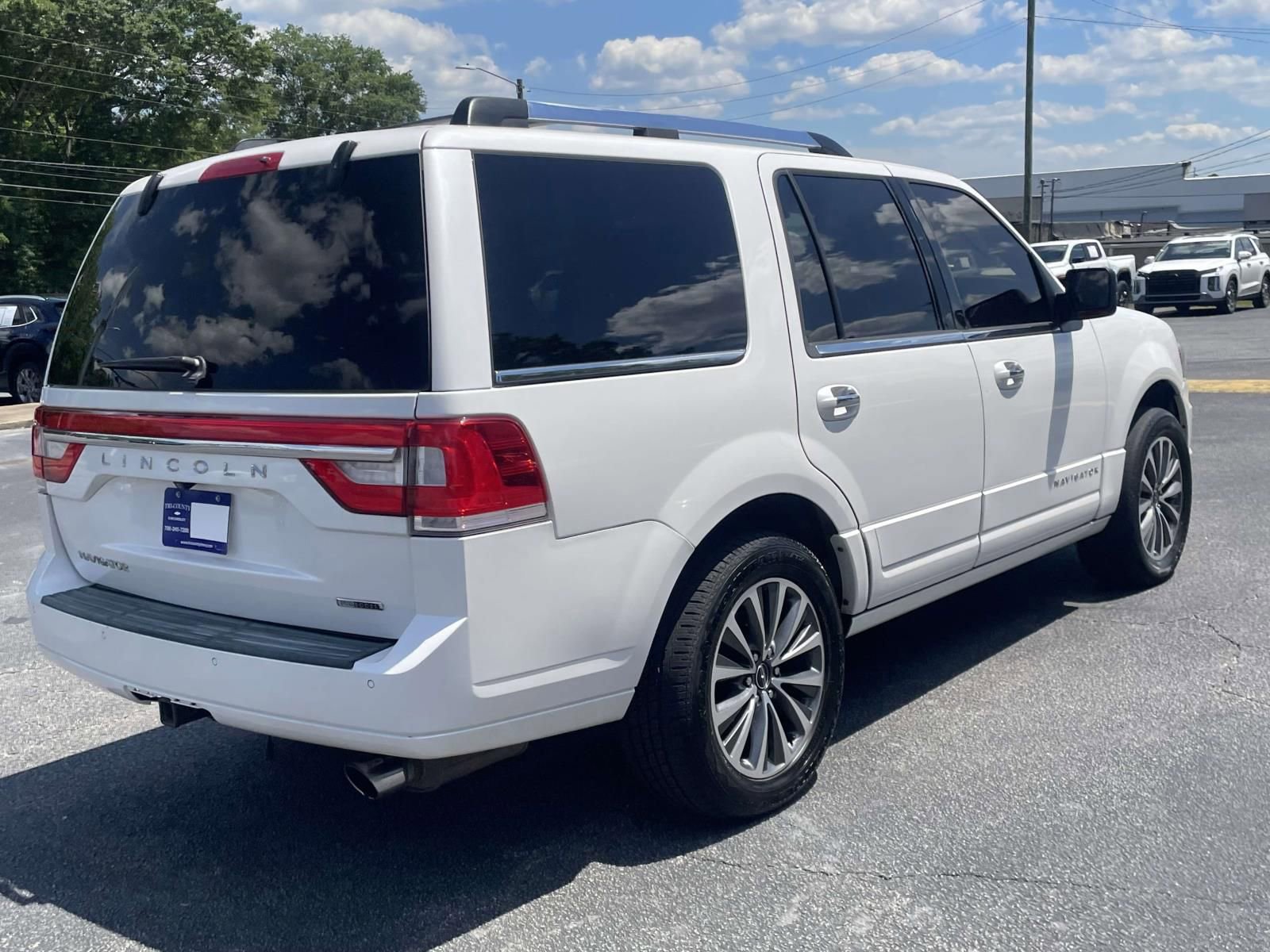 Used 2015 Lincoln Navigator 4WD image 3