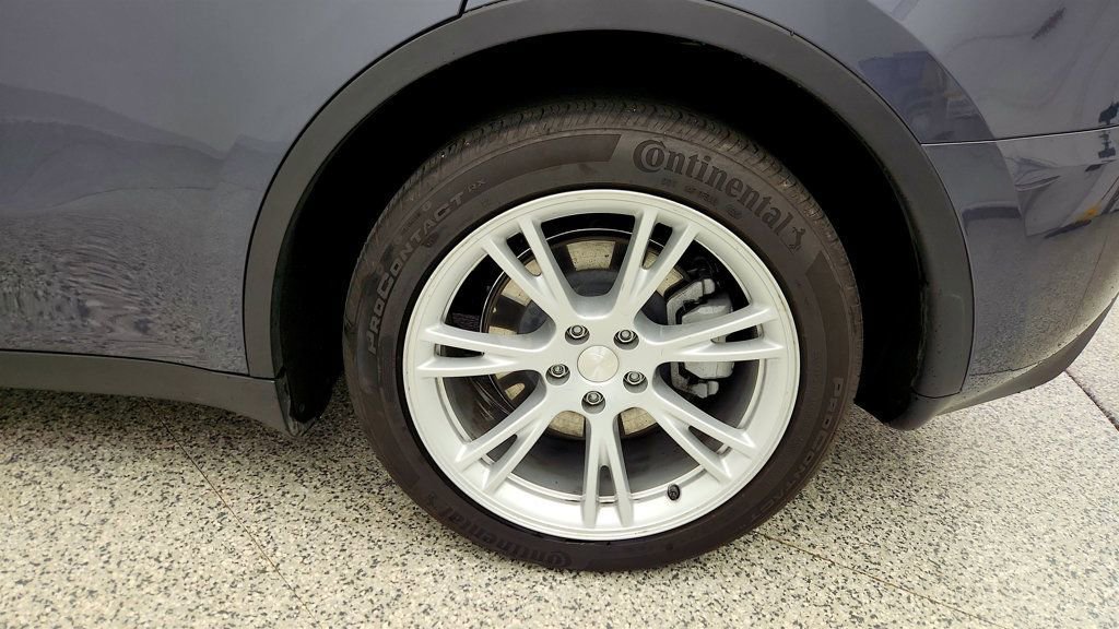 Used 2023 Tesla Model Y AWD image 9