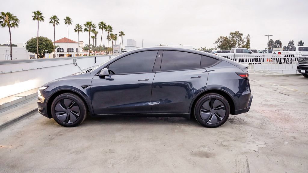 Used 2026 Tesla Model Y Long Range RWD image 14