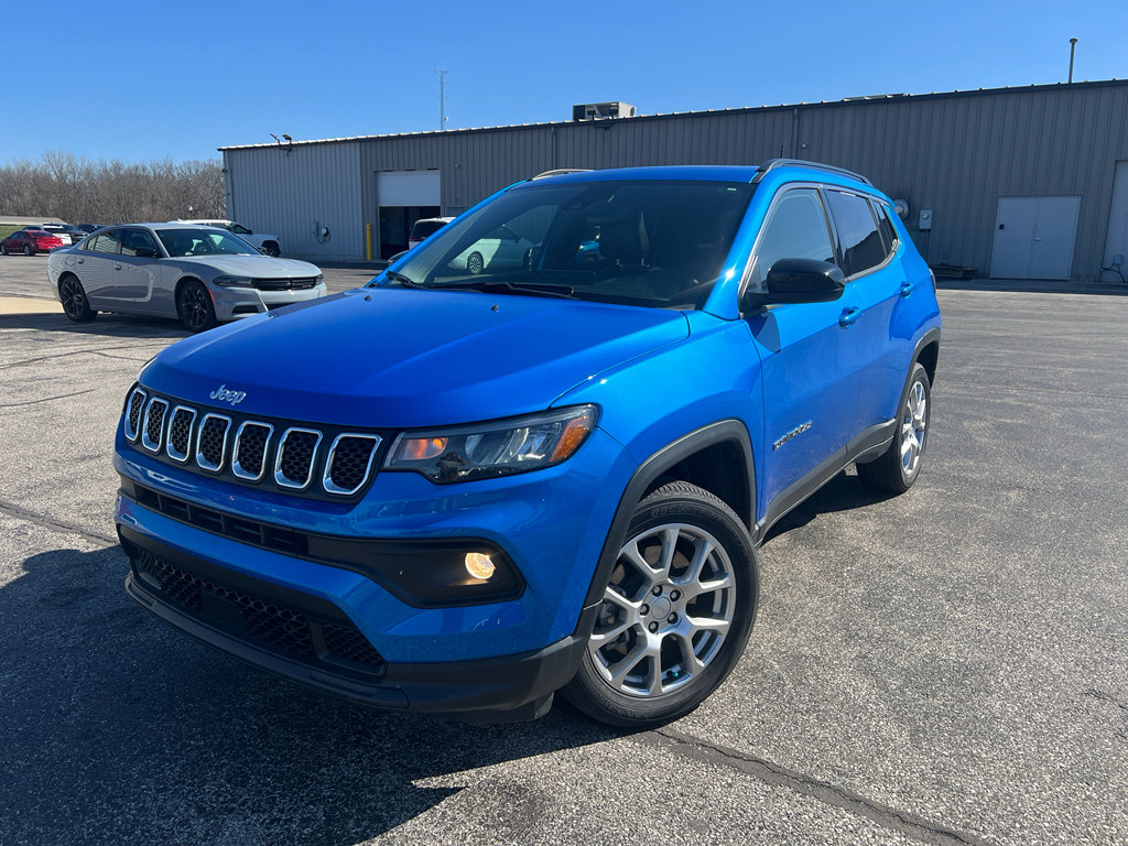 Used 2023 Jeep Compass Latitude w/ Sun and Sound Group image 1