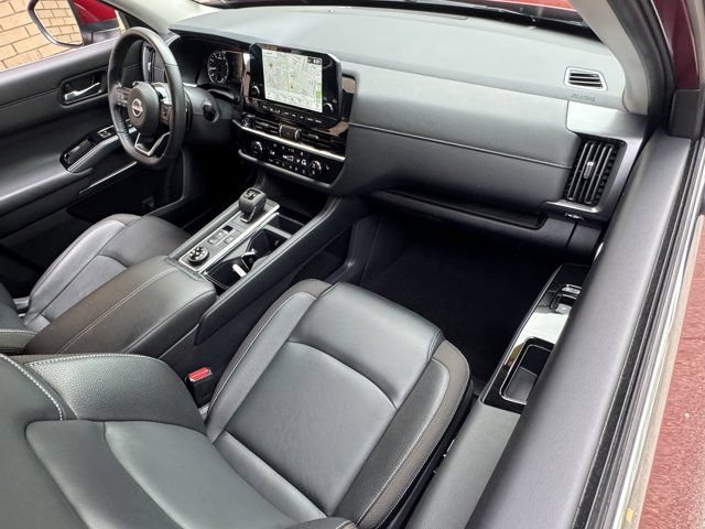 Used 2024 Nissan Pathfinder SL AWD/4WD image 7