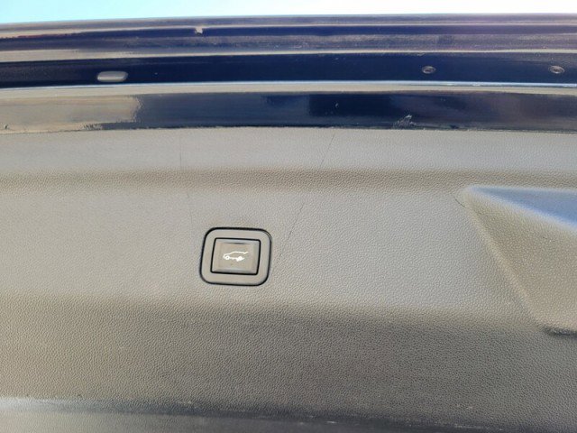 Used 2021 GMC Yukon Denali w/ Denali Ultimate Package image 9