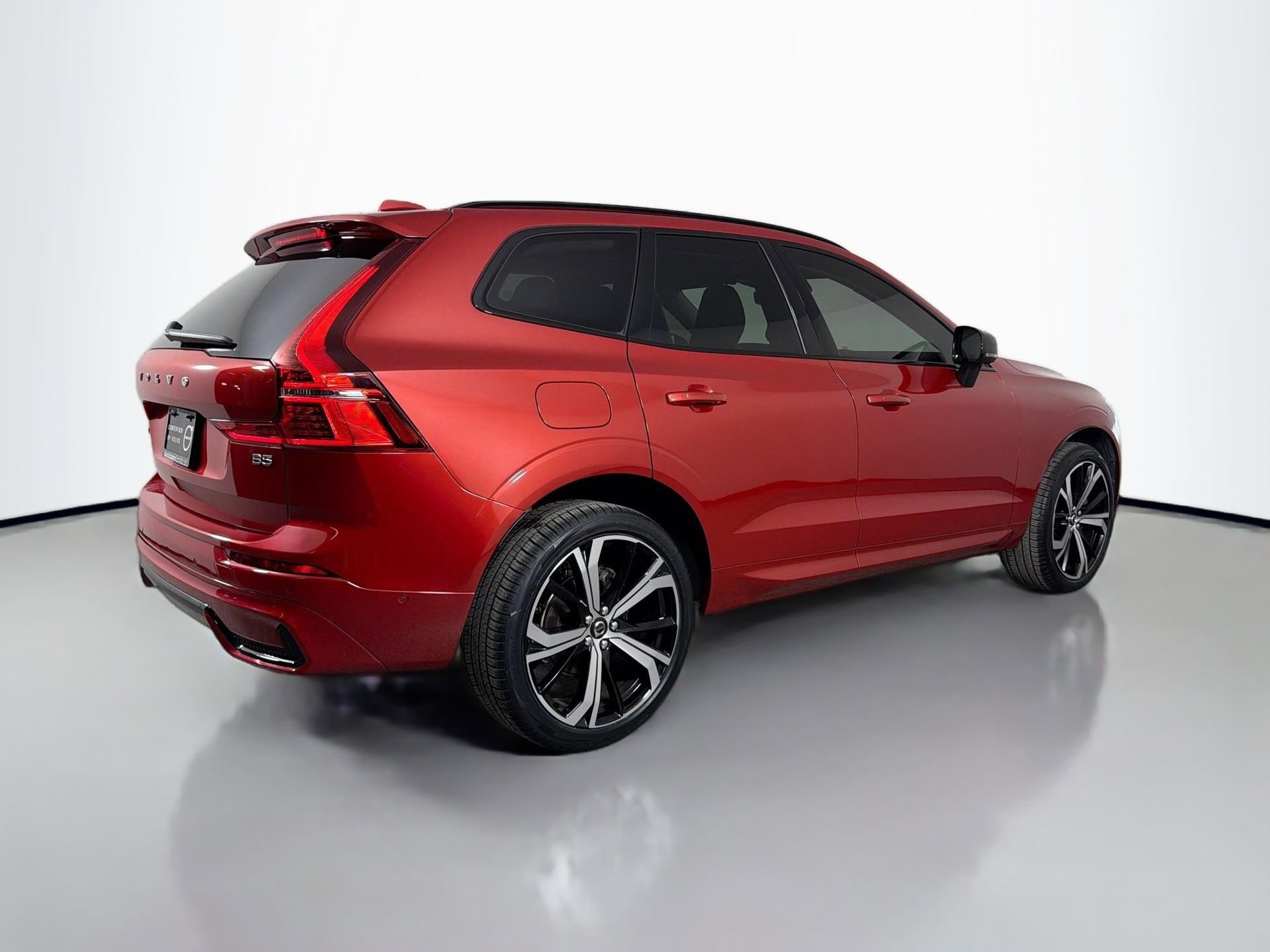Certified 2023 Volvo XC60 B5 Ultimate image 6
