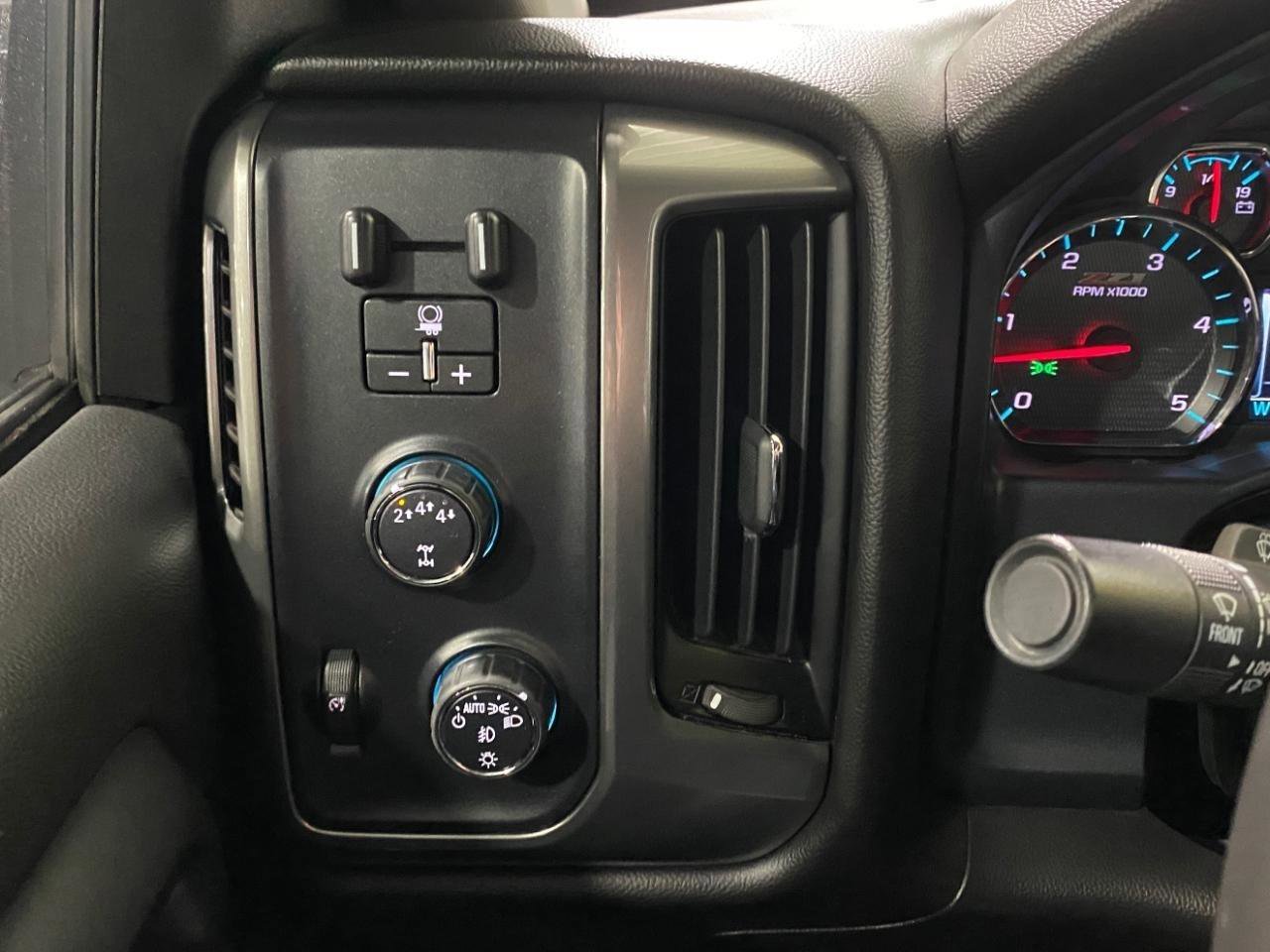 Used 2018 Chevrolet Silverado 3500 LT w/ LT Convenience Package AWD/4WD image 19