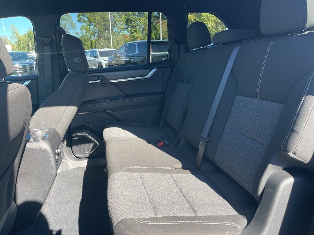 Used 2025 GMC Acadia Elevation image 11