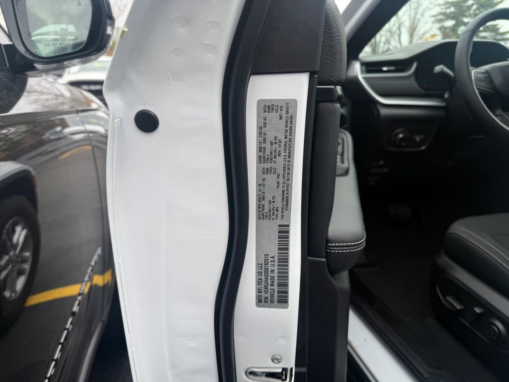 New 2025 Jeep Grand Cherokee Laredo image 28