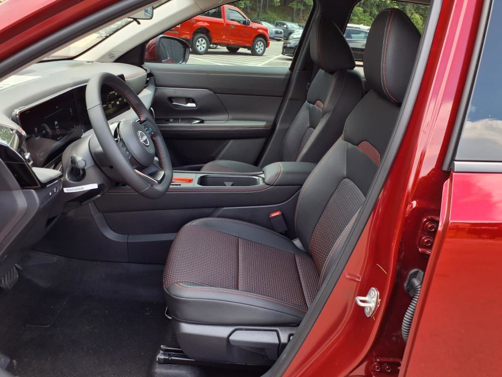New 2025 Nissan Kicks SR image 11