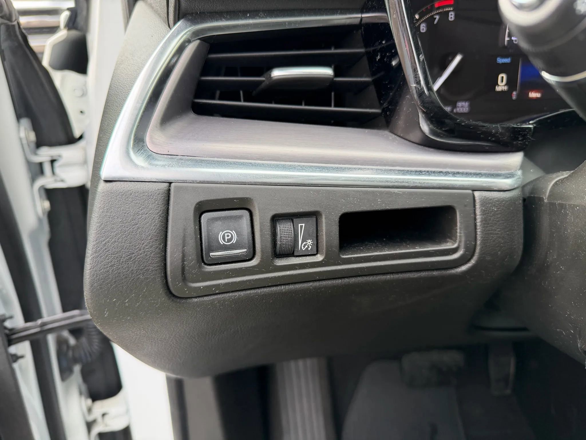 Used 2017 Cadillac XT5 Luxury w/ Driver Awareness Package image 28