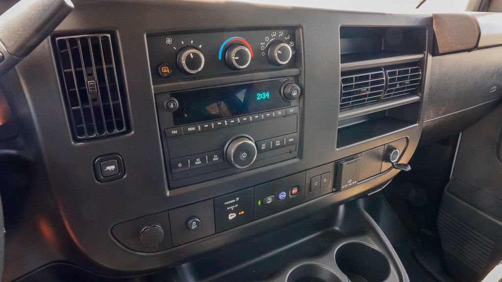 Used 2025 Chevrolet Express 3500 LT w/ LT Preferred Equipment Group RWD image 17