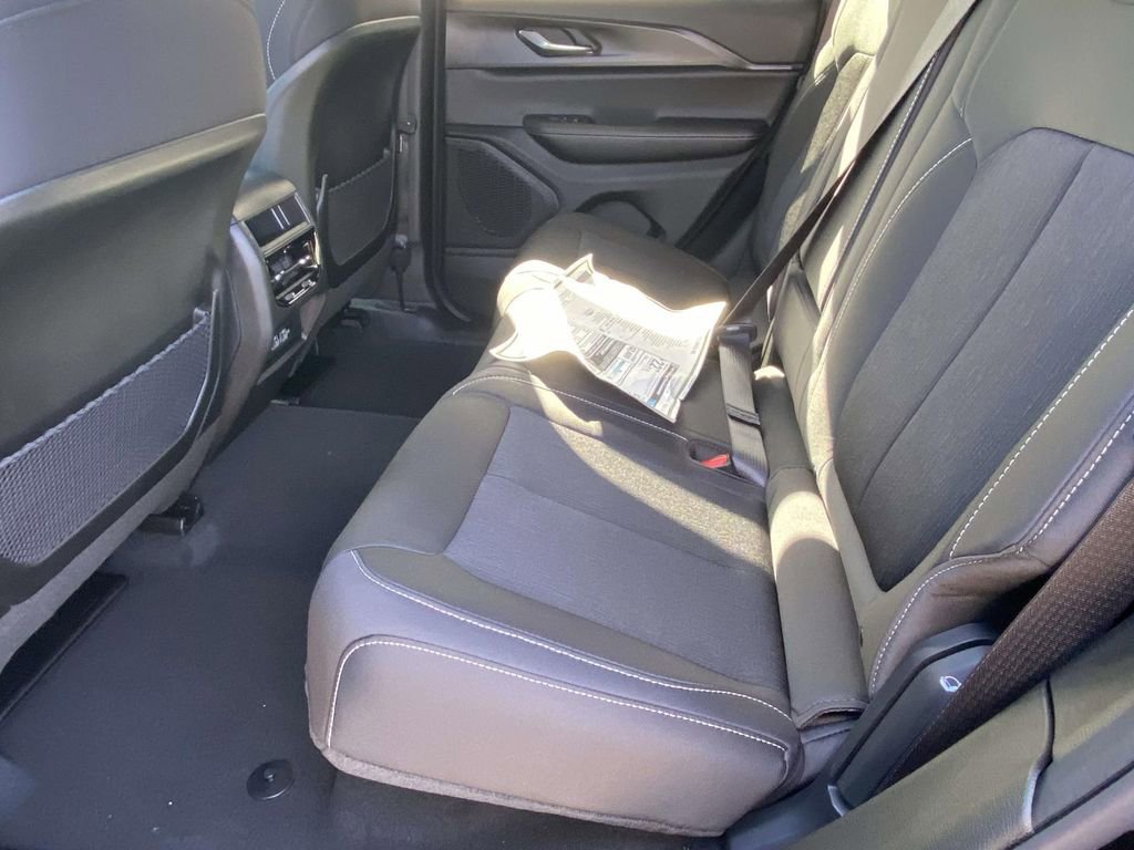 New 2025 Jeep Grand Cherokee Laredo image 10