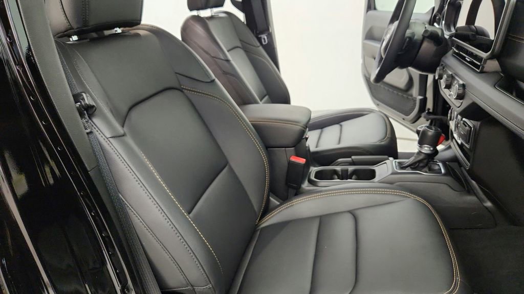 Used 2025 Jeep Gladiator Sport image 37