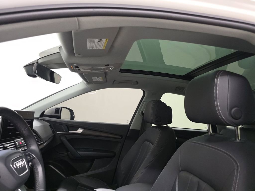 Used 2023 Audi Q5 2.0T Premium w/ Convenience Package image 8