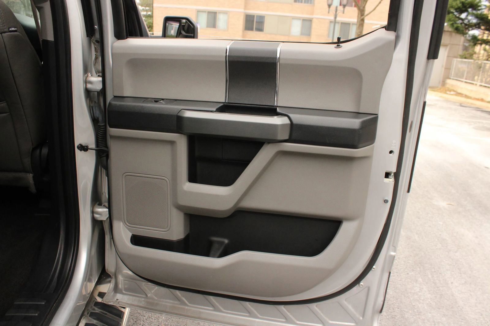 Used 2016 Ford F150 XLT AWD/4WD image 23