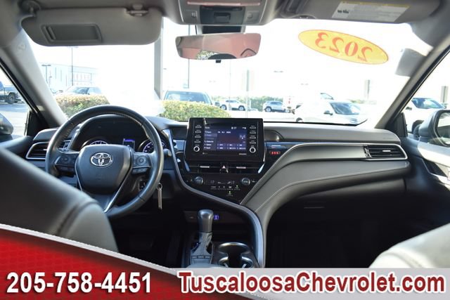 Used 2023 Toyota Camry SE FWD image 3