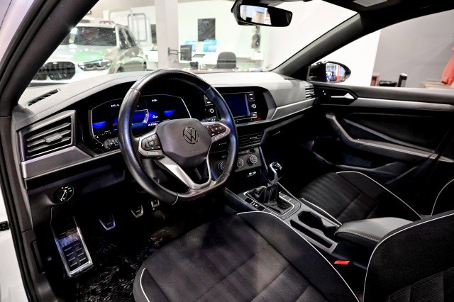 Used 2024 Volkswagen Jetta Sport image 29