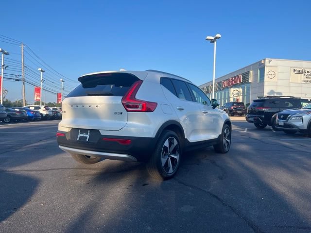 Used 2025 Volvo XC40 B5 Core w/ Protection Package Premier AWD/4WD image 7