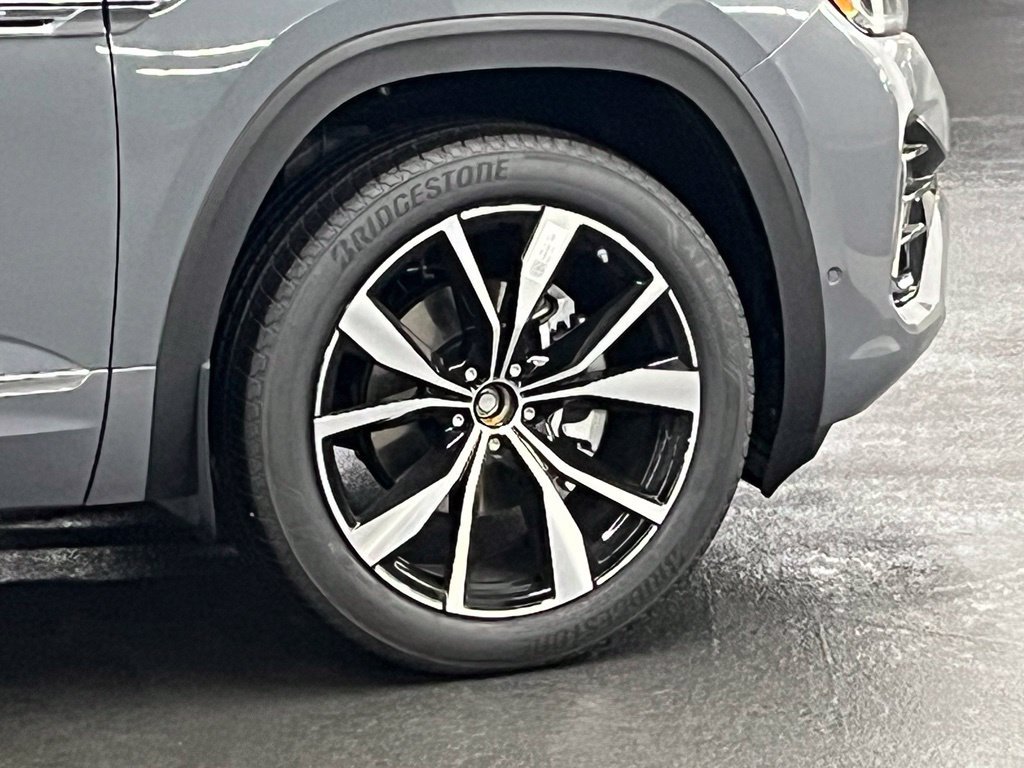 New 2026 Volkswagen Atlas Cross Sport SEL Premium R-Line AWD/4WD image 42