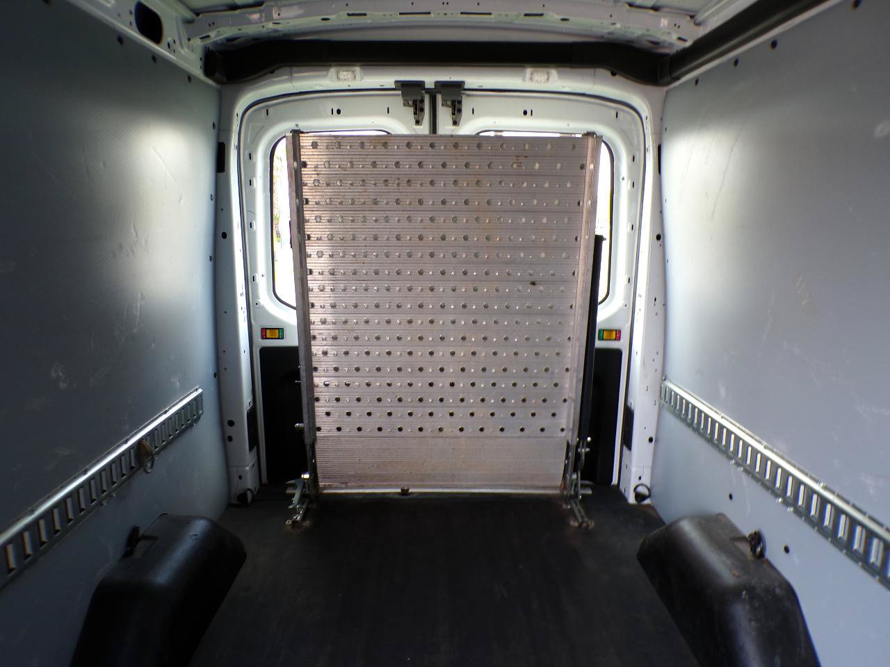 Used 2019 Ford Transit 150 148 Medium Roof RWD image 10