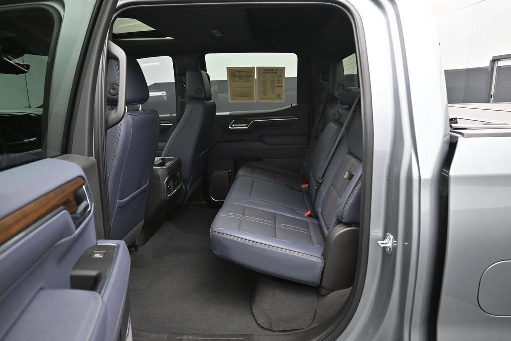 Used 2025 Chevrolet Silverado 1500 High Country w/ High Country Premium Package AWD/4WD image 29