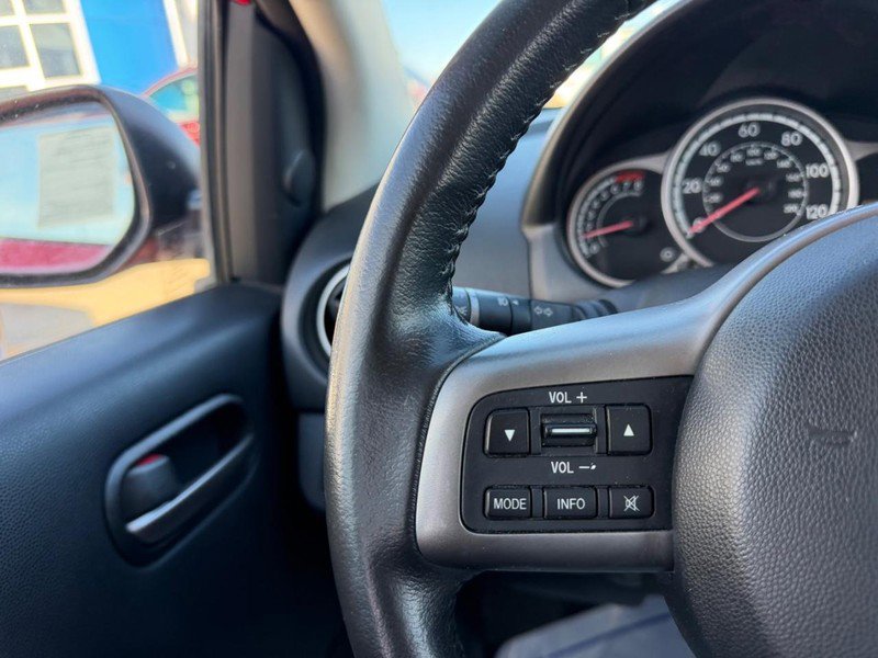 Used 2011 MAZDA MAZDA2 Touring FWD image 11