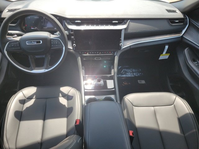 New 2026 Jeep Grand Cherokee L Limited w/ Limited Altitude Package AWD/4WD image 11