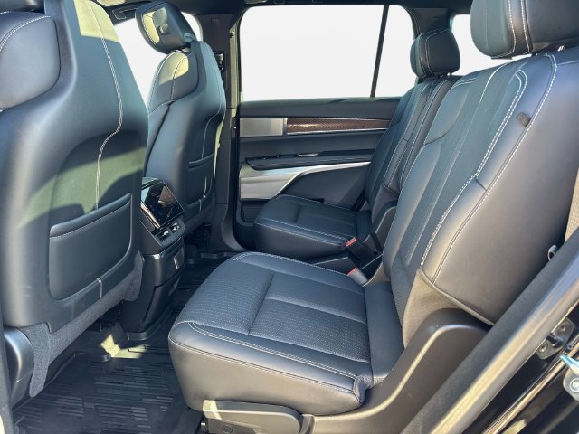 New 2026 Cadillac Vistiq Luxury w/ LPO, Floor Liner Package AWD/4WD image 13