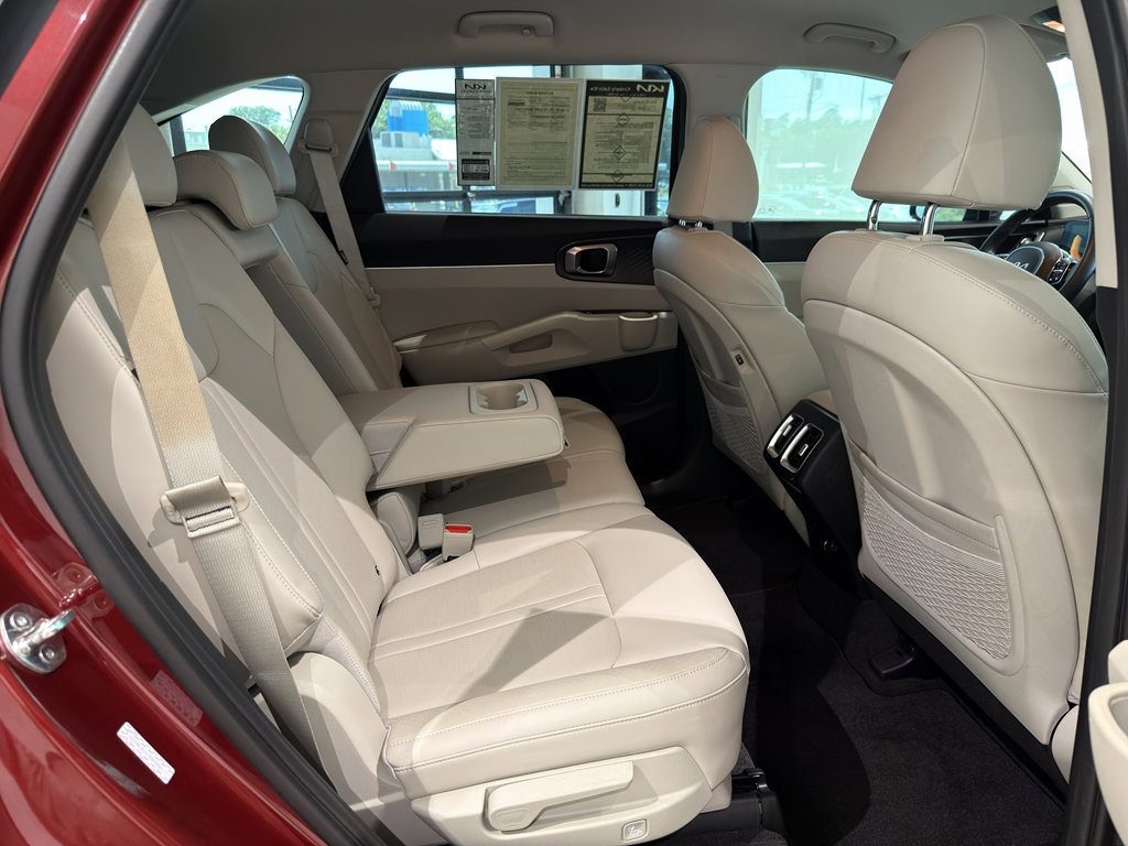 Certified 2025 Kia Sorento S AWD/4WD image 19