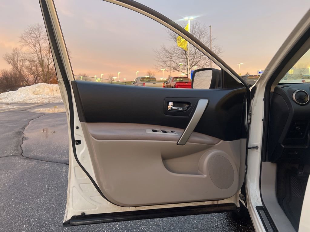 Used 2013 Nissan Rogue SV image 8