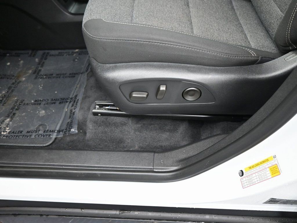 Used 2025 GMC Acadia Elevation image 10