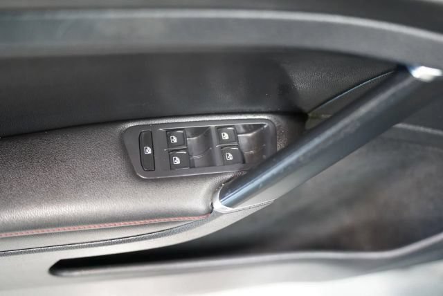 Used 2018 Volkswagen GTI Autobahn FWD image 19