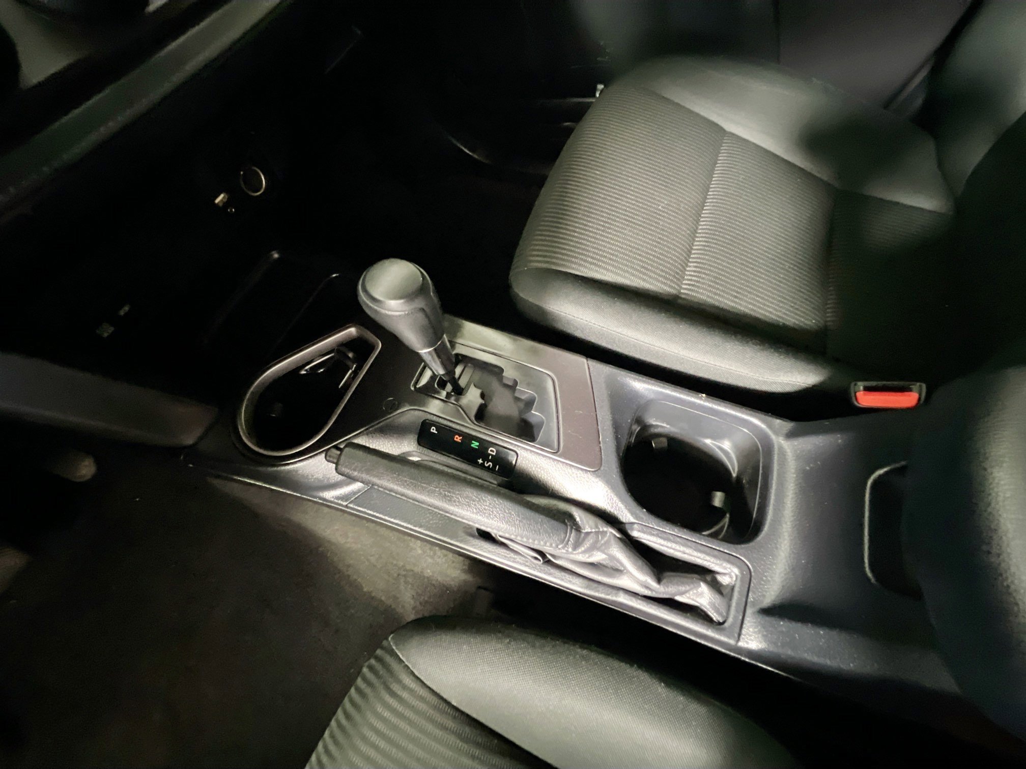 Used 2018 Toyota RAV4 LE image 23